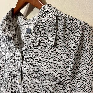 ✨$5✨ Light and airy Old Navy button up size L